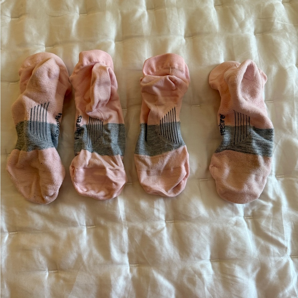 *Sold* Feetures Pink and Gray Ankle Socks - Picture 3 of 4